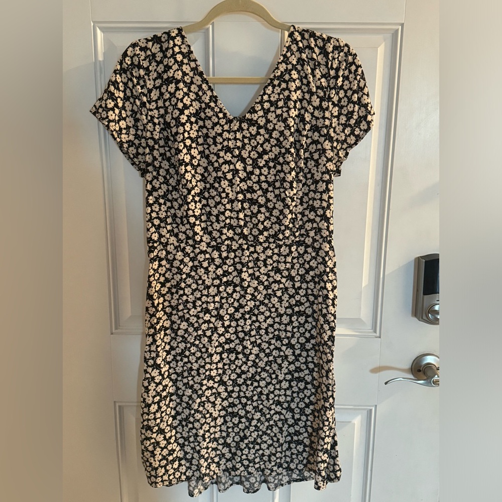 Old navy never worn black white dress